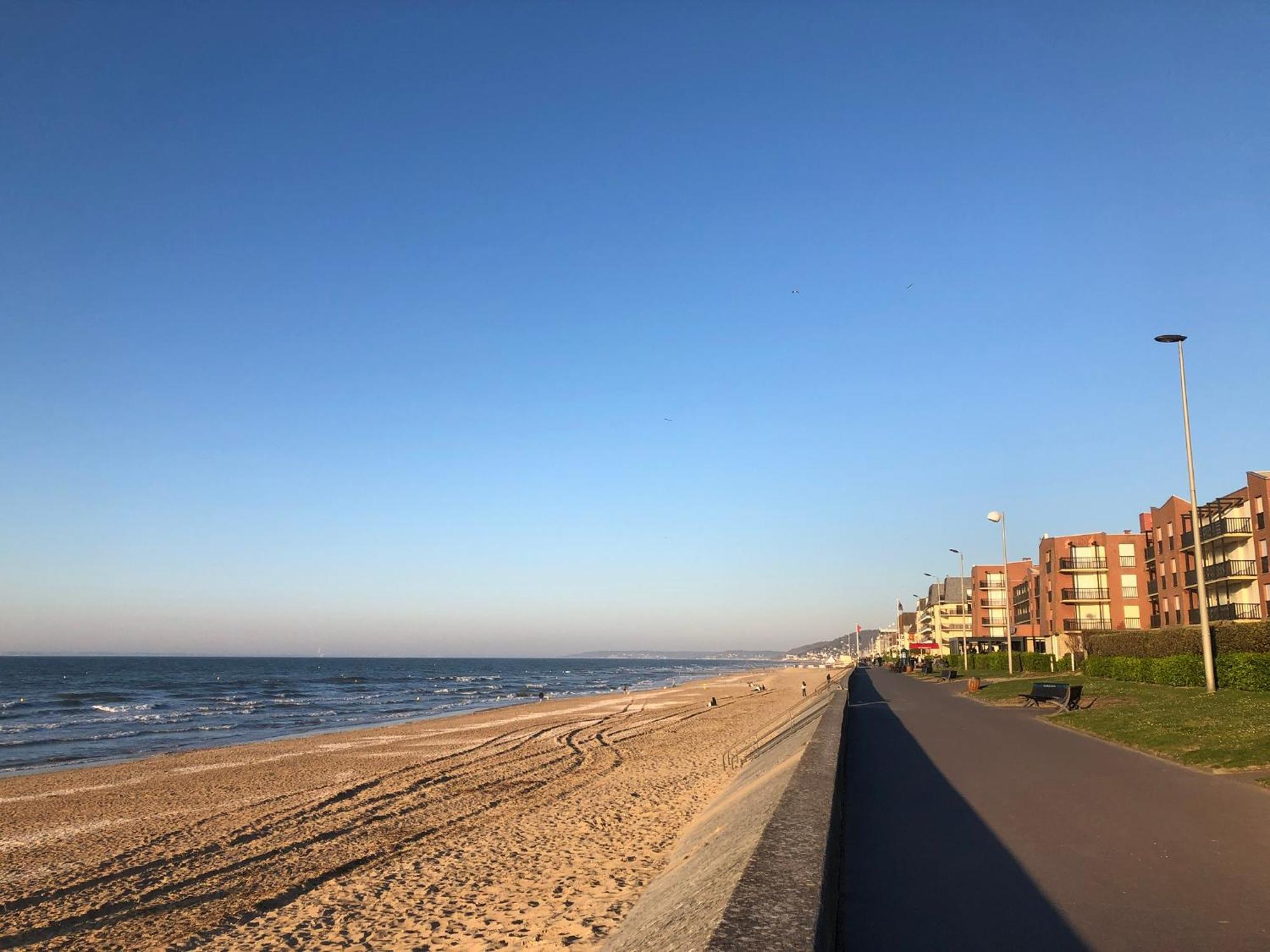 Le Petit Navire - Acces Direct Plage カブール エクステリア 写真